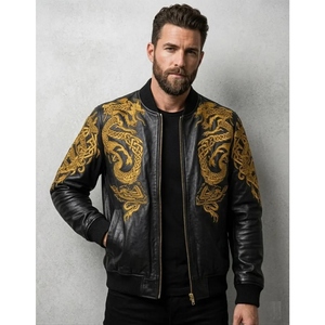 La veste en cuir classique pour motard avec des détails raffinés, une coupe confortable et un style polyvalent pour les jours de travail, les week-ends et les voyages - Product Image 6