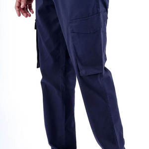 Pantalon cargo bleu marine pour homme, taille élastique, plusieurs poches, style décontracté, tissu en coton respirant, à porter au printemps - Product Image 2