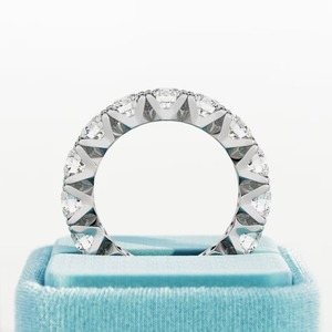 Bague Éternité en Or 14k/18k avec Diamant Rond de 5 Carats Cultivé en Laboratoire et Griffes Partagées – Bijou de Fiançailles et de Mariage - Product Image 4