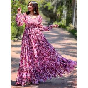 ชุดเดรสแม็กซี่ผ้าชีฟองลายดอกไม้สีชมพูสำหรับผู้หญิง คอวี แขนยาว ชุดเดรสสำหรับงานปาร์ตี้สุดหรู - Product Image 2