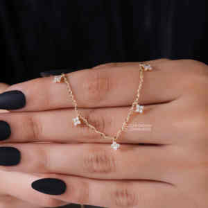 Colgante de Lujo con Moissanita de Corte Redondo en Oro Amarillo de 14K para Mujer con Veinte Piedras Brillantes que Pesan 0.35 Quilates en Total - Product Image 2