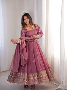 Traje Anarkali color malva para mujer, Salwar Kameez pakistaní con bordados elaborados, vestido largo con dupatta, para bodas y fiestas. - Product Image 4
