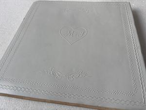 สมุดเยี่ยมงานแต่งงานปกหนังสีขาวรักษ์โลก ปั๊มนูนอักษรย่อส่วนตัว อัลบั้มเก็บความทรงจำ หน้ากระดาษมีเส้นสำหรับงานแต่งงาน - Product Image 3