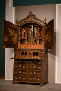 Mandir/Puja Ghar en bois de teck, artisanat traditionnel, sanctuaire domestique avec tiroirs, design de temples sculptés à la main, collection Los Angeles - Product Image 3