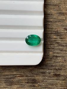 ZUBEDA GEMS JEWELRY พลอยมรกตธรรมชาติทรงรีสีเขียวเจียระไน 2.00 กะรัต พลอยประจำเดือนพฤษภาคม สำหรับทำเครื่องประดับ แหวน จี้ - Product Image 3