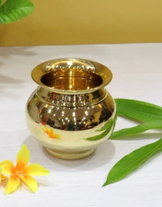 หม้อน้ำทองเหลืองแบบจีนโบราณ Radhe ขนาด 250 มล. ภาชนะตกแต่งพร้อมฝาปิด ราคาขายส่งสำหรับเครื่องดื่มแบบกำหนดเองได้ สินค้าจากอินเดีย - Product Image 1