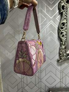 Sac à main bandoulière brodé de perles artisanales pour femme – Sac de créateur élégant orné de perles - Product Image 2