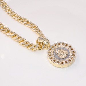 Collier tendance européen et américain en alliage, style hip-hop urbain, avec pendentif rond à motif de personnage de dessin animé, style rap, cubain, entièrement serti de pierres, San Judas - Product Image 1