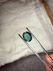 Émeraude naturelle zambienne rare de 2,36 carats, taille ovale, pierre précieuse verte de qualité bijoux - Product Image 4
