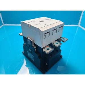 Contactor de Potencia IEC Eaton XTCE500M XTCE 500M Usado, Piezas de Equipos Semiconductores Legados - Product Image 4