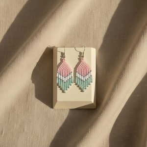 Pendientes con flecos y cuentas de color rosa pastel, hechos a mano, estilo bohemio, con borlas, accesorios de moda estéticos y lindos para mujeres y niñas - Product Image 5