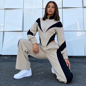 Conjunto Deportivo Unisex con Capucha y Bloques de Color, Manga Larga, Media Cremallera, Ajuste Regular, Transpirable y Ligero - Product Image 1