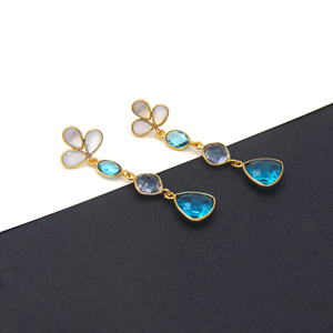 Pendientes Colgantes Geométricos Bohemios con Piedras Preciosas Múltiples de Cuarzo Cristalino, Topacio Azul y Piedra Lunar Blanca |   Bisel hecho a mano con oro de 18 quilates - Product Image 3