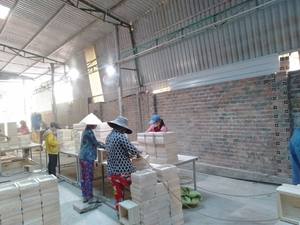 Urne funéraire en bois de noyer de qualité supérieure fabriquée à la main, urnes humaines pour les cendres, prix de gros vietnamien - Product Image 5