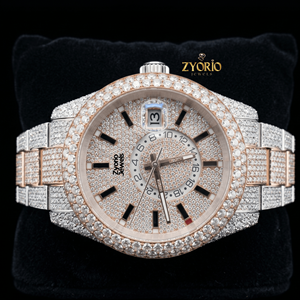 Montre-bracelet de luxe personnalisée faite à la main avec cadran rond en acier inoxydable et pierres de moissanite VVS, style Iced Out - Product Image 1