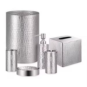 Ensemble d'accessoires de salle de bain en métal contemporain et élégant avec porte-brosse - Product Image 4