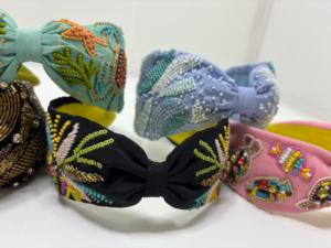 Serre-têtes brodés à la main de qualité supérieure, bandeaux en tissu élégants, accessoires décoratifs tendance pour les détaillants - Product Image 2