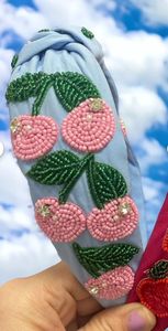 Diadema de cereza con cuentas hecha a mano, diadema con temática de frutas, accesorio para el cabello bordado, diadema de diseño linda para mujer - Product Image 1