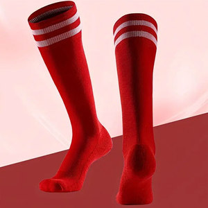 Chaussettes rayées rouges mi-hautes, chaussettes de sport en tricot à rayures blanches - Product Image 1