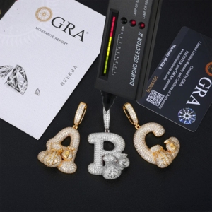 Colgante de Letra Inicial con Bolsa de Dinero - Joyería de Moissanita VVS Color D, Colgante de Letra de Moissanita de Plata Esterlina 925 - Product Image 2