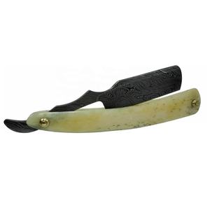 Rasoir pliant en acier à haute teneur en carbone fait à la main avec gorge coupée classique poignée en os de chameau colliers en laiton fourreau en cuir - Product Image 3