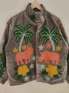 Chaqueta Bomber de Terciopelo Hecha a Mano, Color Marrón, Estilo Boho, Bordado Floral y Animal, Ecológica, Reversible, Manga Corta, para Festivales de Invierno - Product Image 2