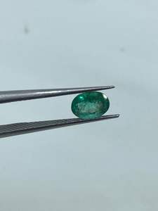 Piedra de Esmeralda Verde Natural de Zambia de Alta Calidad, Corte Ovalado Suelto, 5x7, 0.70 Quilates - Product Image 4