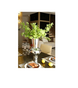 Florero decorativo de hierro con forma elegante y acabado duradero, perfecto para decoración de sala de estar, dormitorio y oficina. - Product Image 2