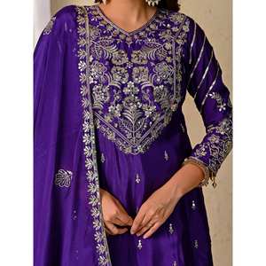 Conjunto de Top-Lehenga y Dupatta para Mujer con Bordado y Lentejuelas para Fiestas - Product Image 4