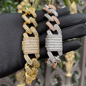 สร้อยข้อมือฮิปฮอปแบบ Cuban Link ขนาด 22 มม. ประดับเพชร Baguette Cut สีขาวใส เพาะเลี้ยงในห้องปฏิบัติการ สำหรับผู้ชาย สร้อยข้อมือผู้ชายแบบสั่งทำพิเศษ - Product Image 3