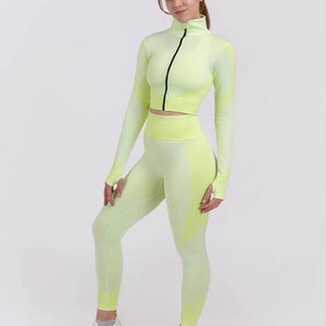 Conjuntos de Yoga Transpirables de Secado Rápido de Alta Calidad al por Mayor para Mujer con Logotipo Personalizado, Conjuntos Deportivos de Manga Corta para Gimnasio y Entrenamiento - Product Image 3