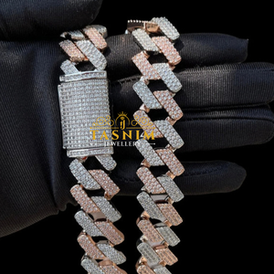 Nouveau Collier Chaîne Cubaine Moderne de Luxe en Or et Argent Sertie de Diamants pour Fêtes et Cadeaux, Disponible à la Vente - Product Image 4