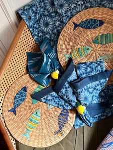 Napperon rond en jonc de mer brodé à la main avec des poissons tropicaux, style bohème côtier, tapis de table tissé naturel pour la décoration de table à manger, cadeau - Product Image 2