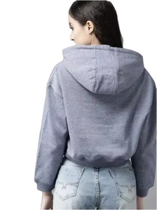 Sweat-shirt à capuche court gris tendance pour femme, idéal pour l'hiver, la gym, le fitness, le streetwear, personnalisable sur le devant, coupe-vent et écologique - Product Image 4