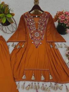Ensemble Kurta et Palazzo brodé pour femme, style indien pakistanais, avec travail de miroirs et pompons, tenue ethnique - Product Image 3