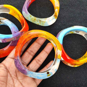 Bracelet en résine de qualité supérieure à motif floral, vente en gros par lot auprès d'un fabricant indien, idéal pour la fabrication de bijoux - Product Image 3