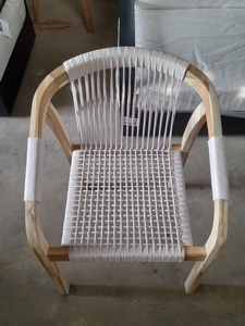 Chaise de salle à manger moderne de style Dubaï en teck massif et tressage de corde pour usage extérieur - Product Image 4