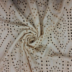 Tissu brodé blanc en jersey/coton avec motif géométrique ajouré et broderie médaillon, matière douce pour robes – Meilleure vente - Product Image 1