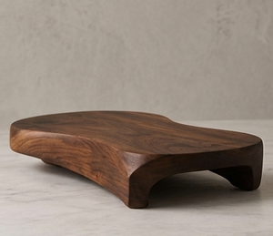Planche à découper robuste en bois de manguier teinté noyer, plateau à fromage en forme de rein avec pieds surélevés - Product Image 4