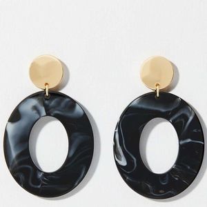 Pendientes Geométricos de Acrílico con Baño de Oro y Mármol Negro, Joyería Moderna para Mujer, Ideal para Fiestas - Product Image 1