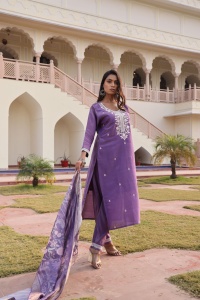 Hermoso Conjunto de Kurti Mahendi para Mujer, Manga 3/4, Seda Simmer, Completamente Cosido, para Ocasiones Formales y Festivas - Product Image 2