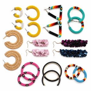 Conjunto de Pendientes Colgantes y Pulsera de Macramé con Cuentas de Cobre Hechas a Mano, Diseño Elegante con Forma de Corona y Baño de Plata, Encanto Artesanal - Product Image 1