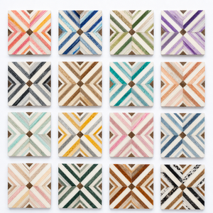 Sous-verres carrés en bois faits à la main avec motif géométrique, design moderne, tapis et coussinets antidérapants - Product Image 4