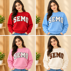 Pull à col montant rouge personnalisé avec logo pour femmes SEMO, vêtements de campus Greek Life, fournisseur en gros pour sororités et fraternités - Product Image 5