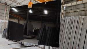 Dalles de granit noir absolu de qualité supérieure Surface polie de l'Inde moderne pour comptoirs revêtement de sol revêtement mural pour villas - Product Image 4