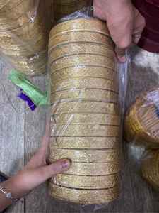 Dentelle dorée importée avec une finition soignée et une qualité de tissu durable pour les marques de mode. - Product Image 3