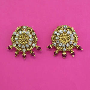 Exportador de Joyería Artificial de Moda en India, Pendientes Clásicos Antiguos con Baño de Oro Mate 233095 - Product Image 1