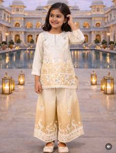 Conjunto de traje Patiala bordado de lujo para niñas con dupatta – Atuendo festivo para niños - Product Image 1