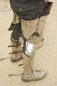 Armure de jambe complète médiévale en acier, faite à la main, de style gothique, avec sabaton, pour reconstitution historique, protection de jambe, armure de chevalier et costume de la Renaissance - Product Image 4