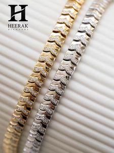 Bracelet de luxe à motif chevron, design texturé à maillons ondulés, bijoux fins en or blanc 18 carats - Product Image 5